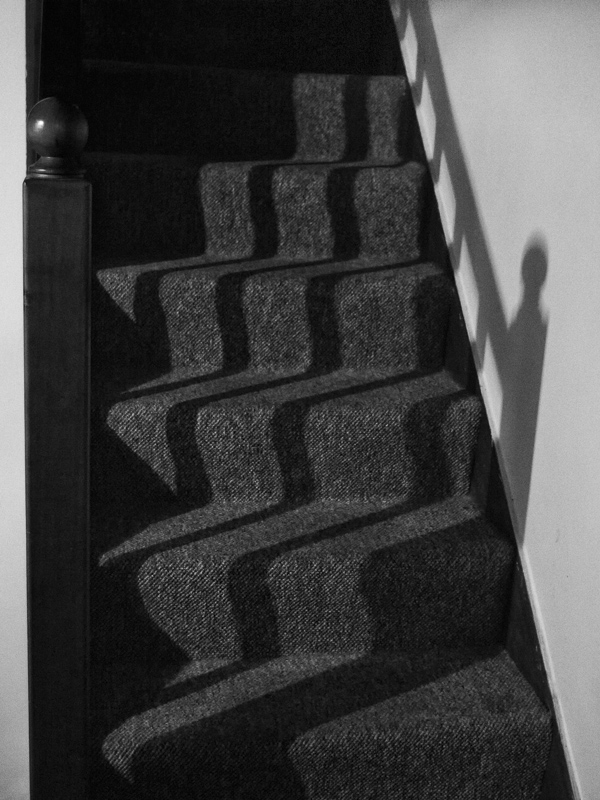 P366/164 - árnyék a lépcsőn