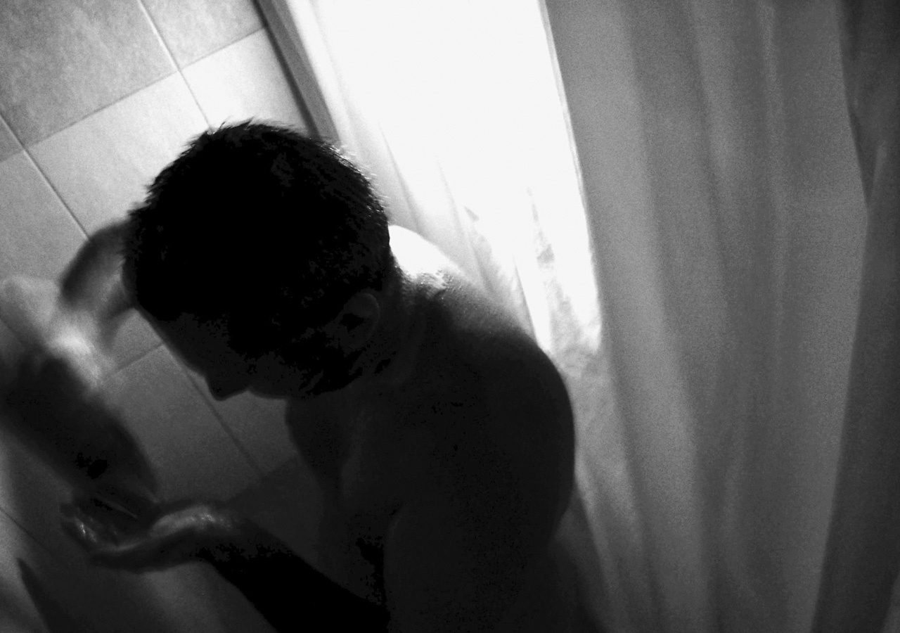 365/25 - Férfi a zuhanyzóban